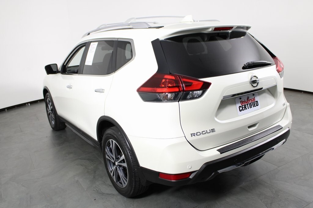 2019 Nissan Rogue SV photo 2
