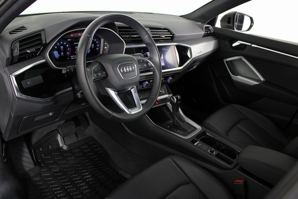 2022 Audi Q3 45 TFSI S line Premium photo 3