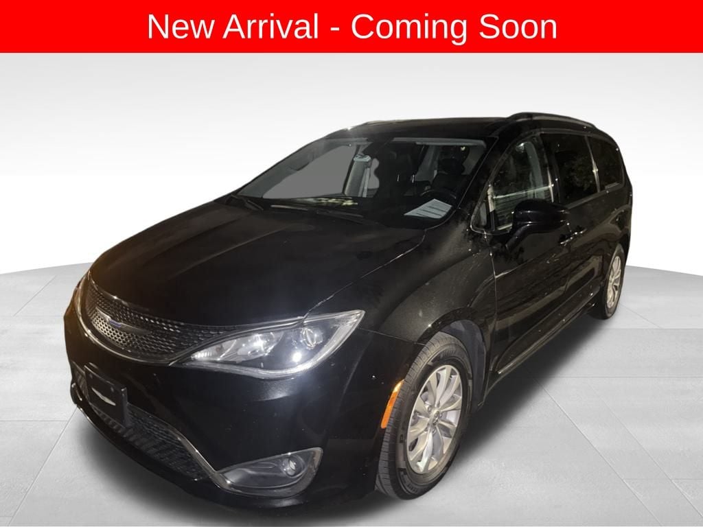 2019 Chrysler Pacifica Touring L's photo