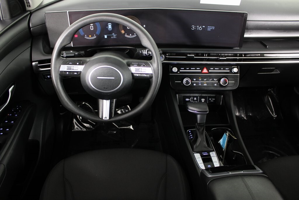 2025 Hyundai Tucson SE photo 2