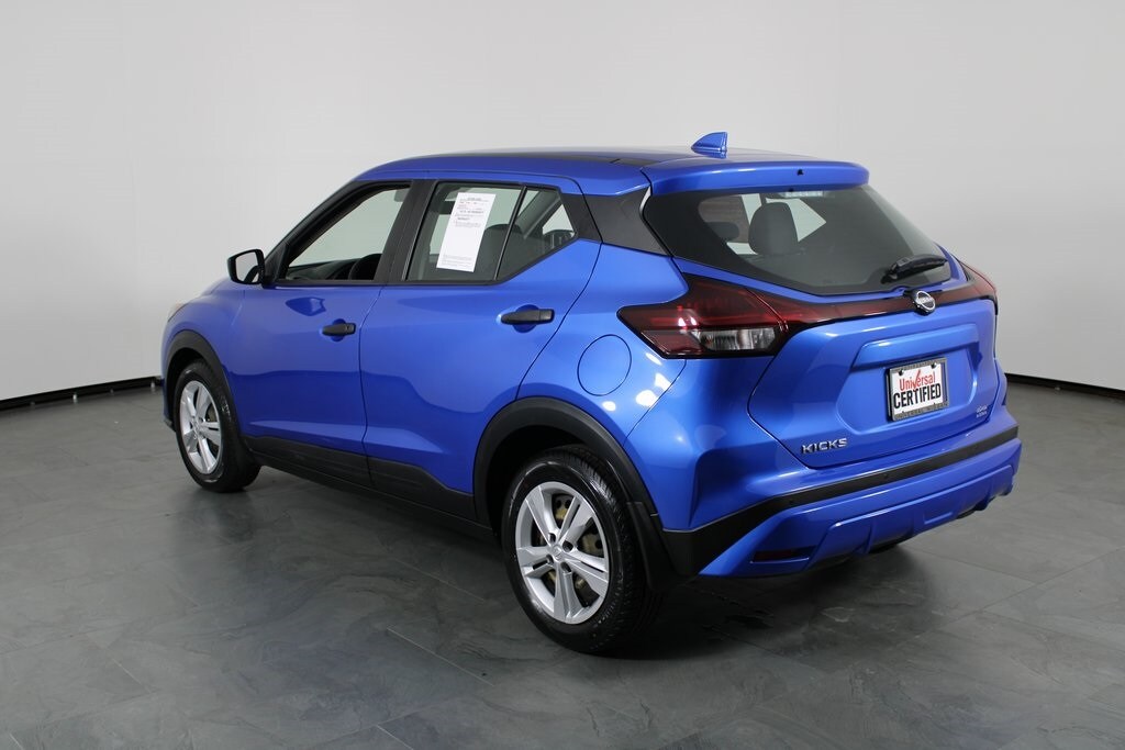 2023 Nissan Kicks S photo 2