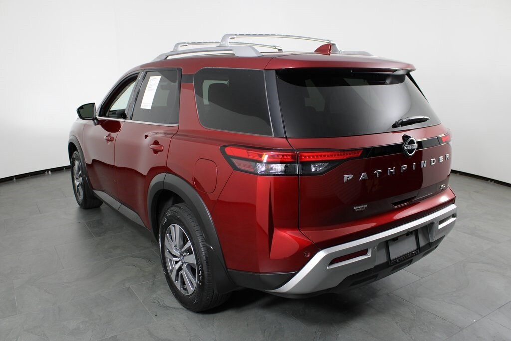 2023 Nissan Pathfinder SL photo 2