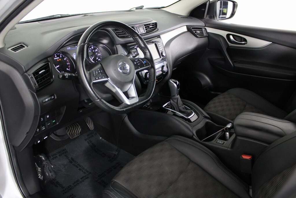 2020 Nissan Rogue Sport SV photo 3