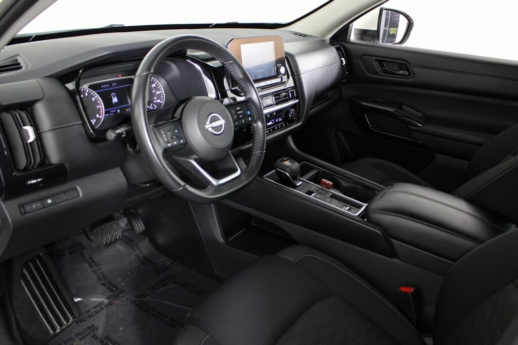 2023 Nissan Pathfinder SV photo 2
