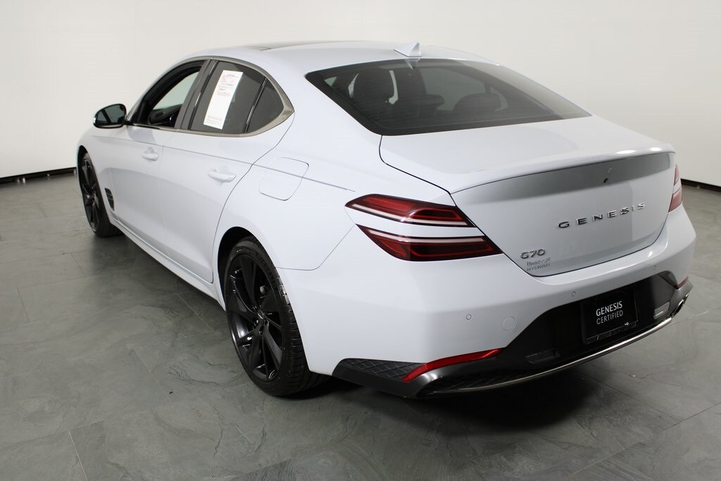 2023 Genesis G70 2.0T photo 2