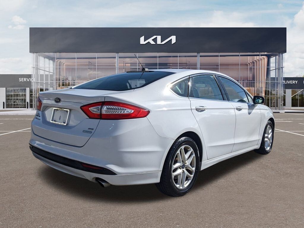 Used 2014 Ford Fusion SE Sedan