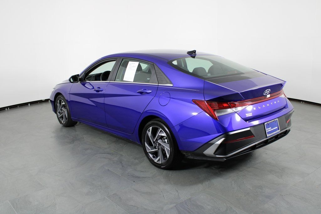 Certified 2025 Hyundai Elantra SEL Convenience Sedan