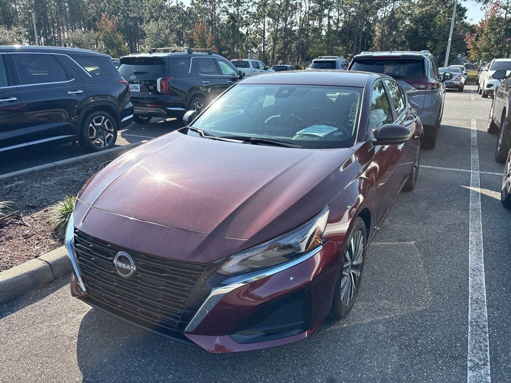 Used 2025 Nissan Altima SV Sedan