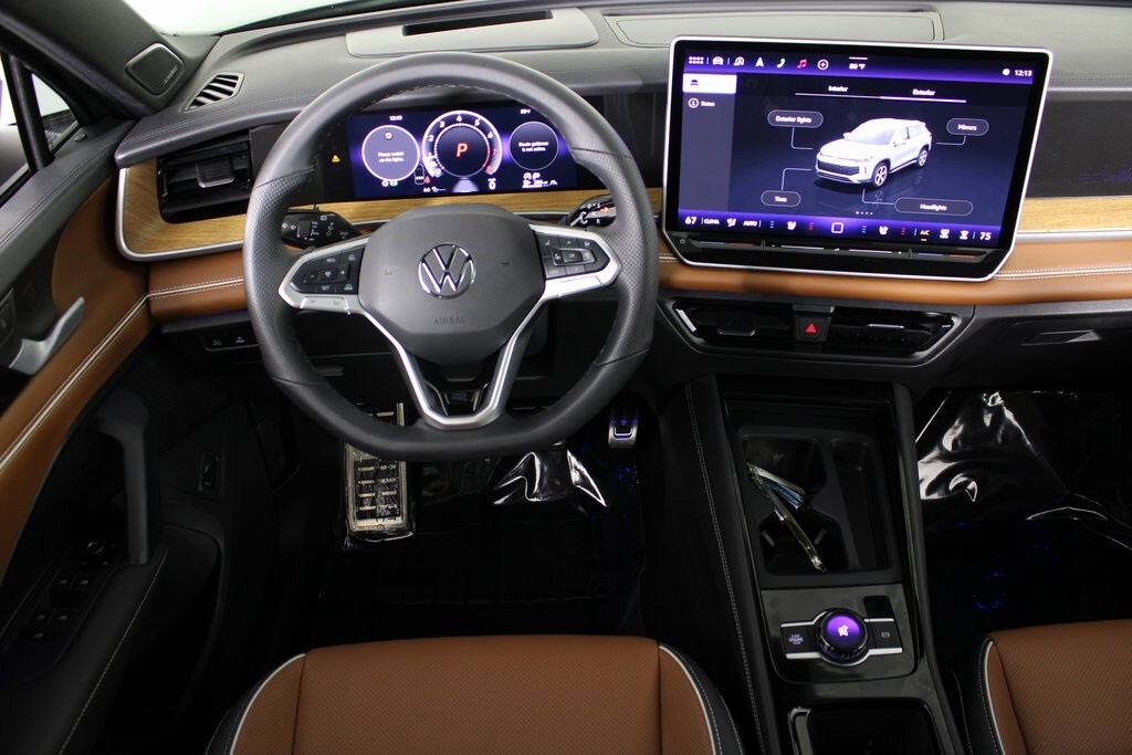 2025 Volkswagen Tiguan SEL R-Line Black photo 3