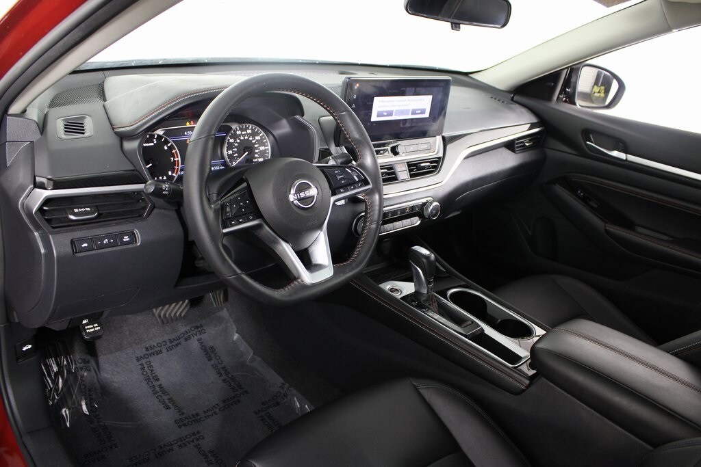 2023 Nissan Altima 2.5 SR photo 3