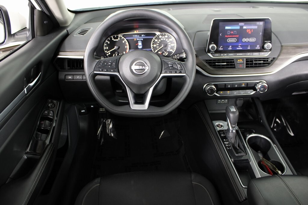 2023 Nissan Altima 2.5 SV photo 3