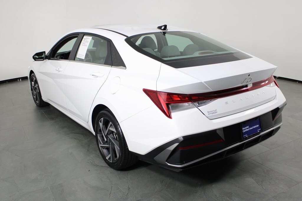 Certified 2025 Hyundai Elantra SEL Convenience Sedan