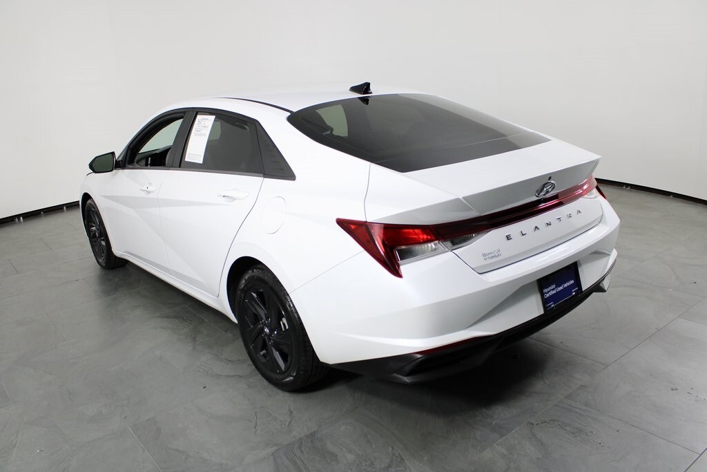 2023 Hyundai Elantra SEL photo 2