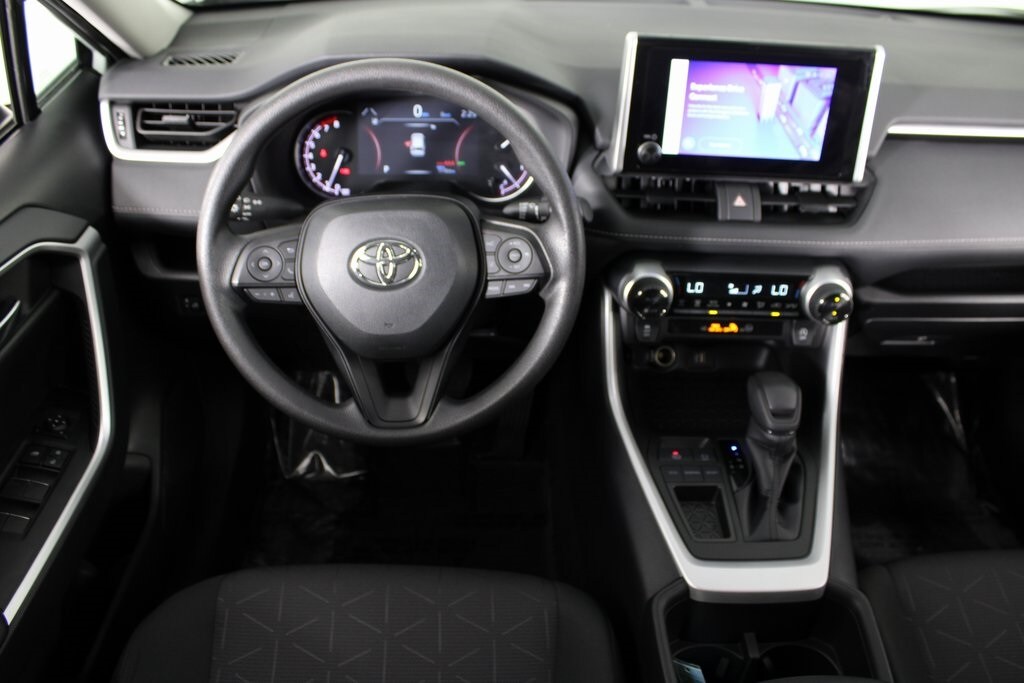 2024 Toyota RAV4 XLE photo 3