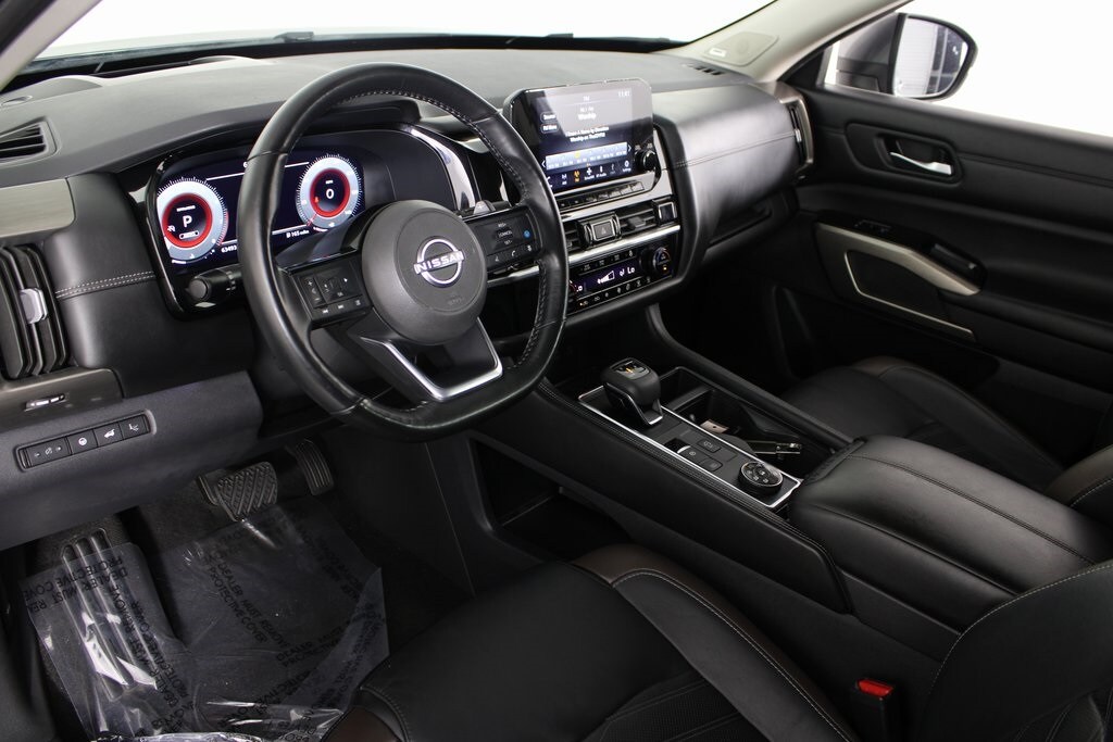 2023 Nissan Pathfinder Platinum photo 2