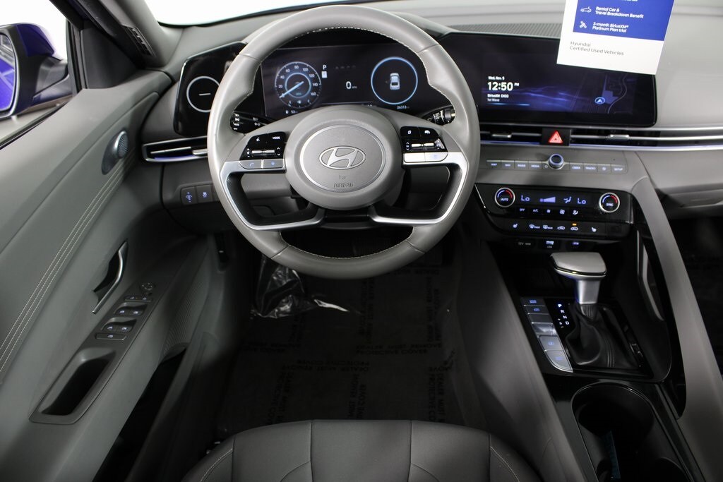 2025 Hyundai Elantra SEL Convenience photo 3