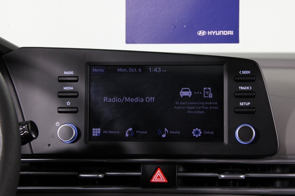 2024 Hyundai Elantra SE photo 3