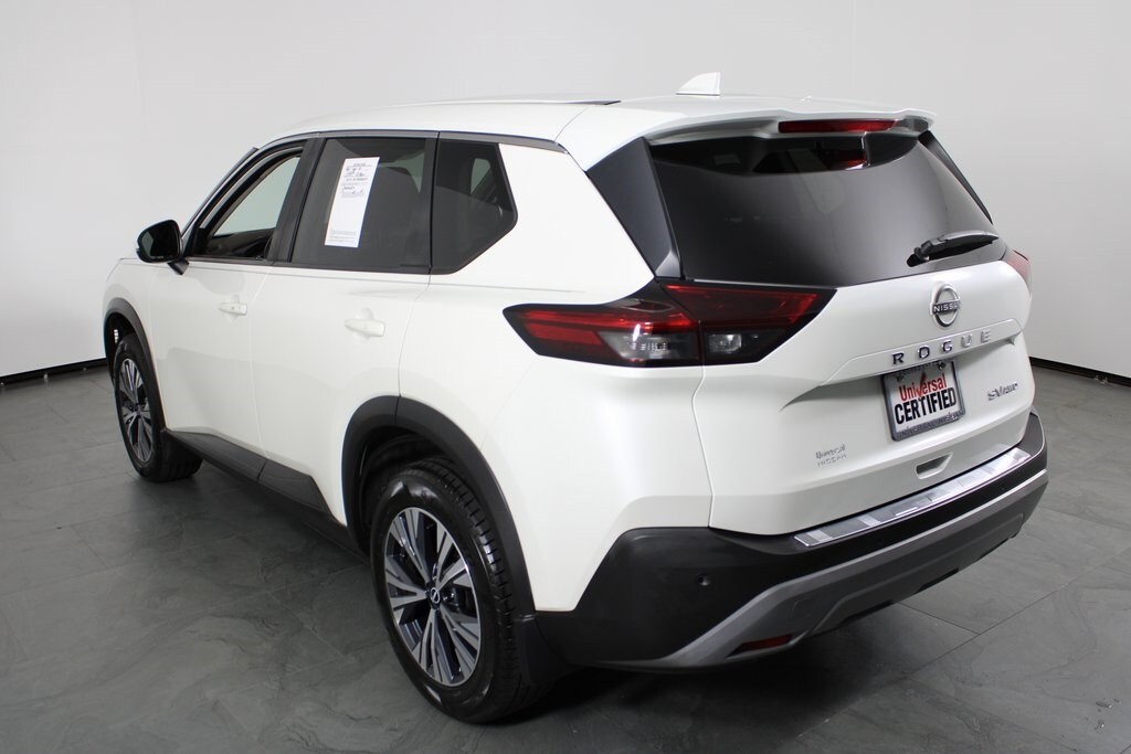 2022 Nissan Rogue SV photo 2