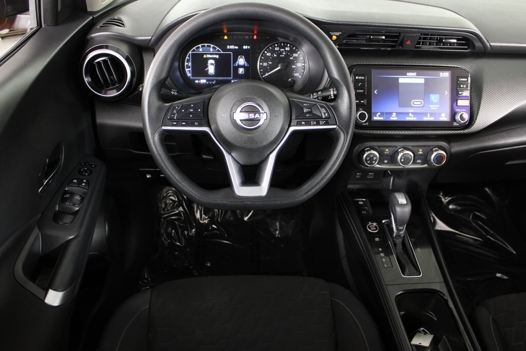 2023 Nissan Kicks SV photo 3