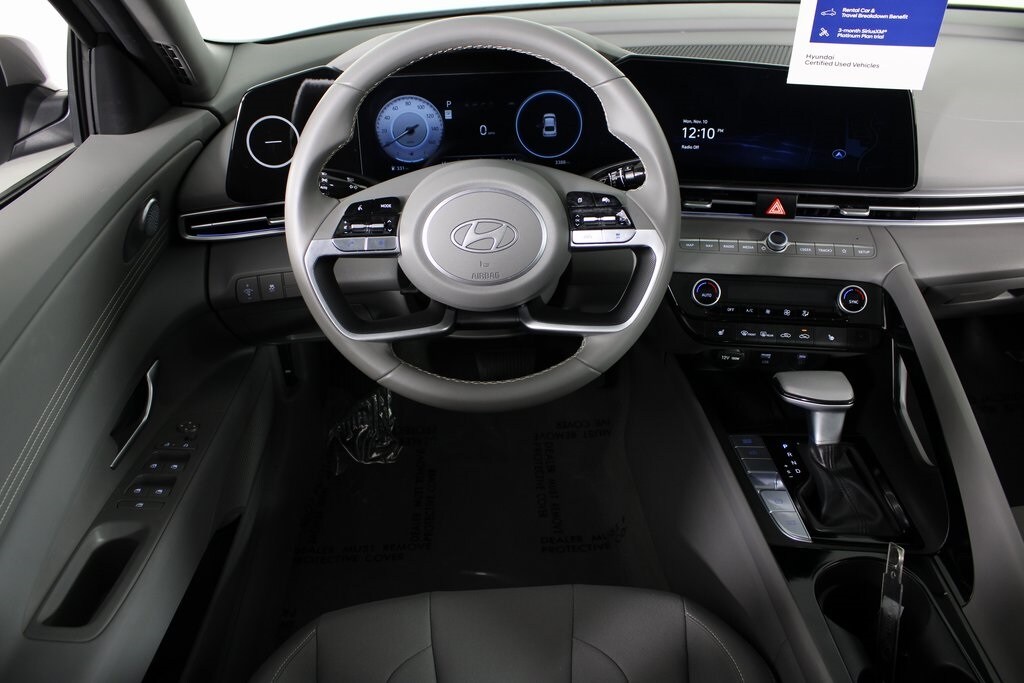 2025 Hyundai Elantra SEL Convenience photo 3