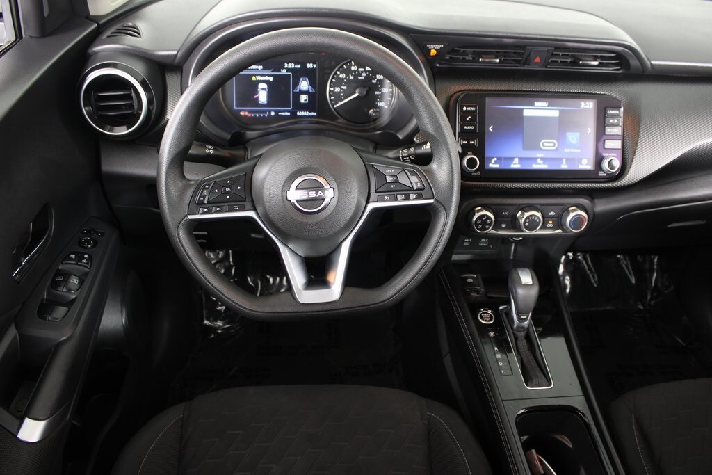 2023 Nissan Kicks SV photo 3
