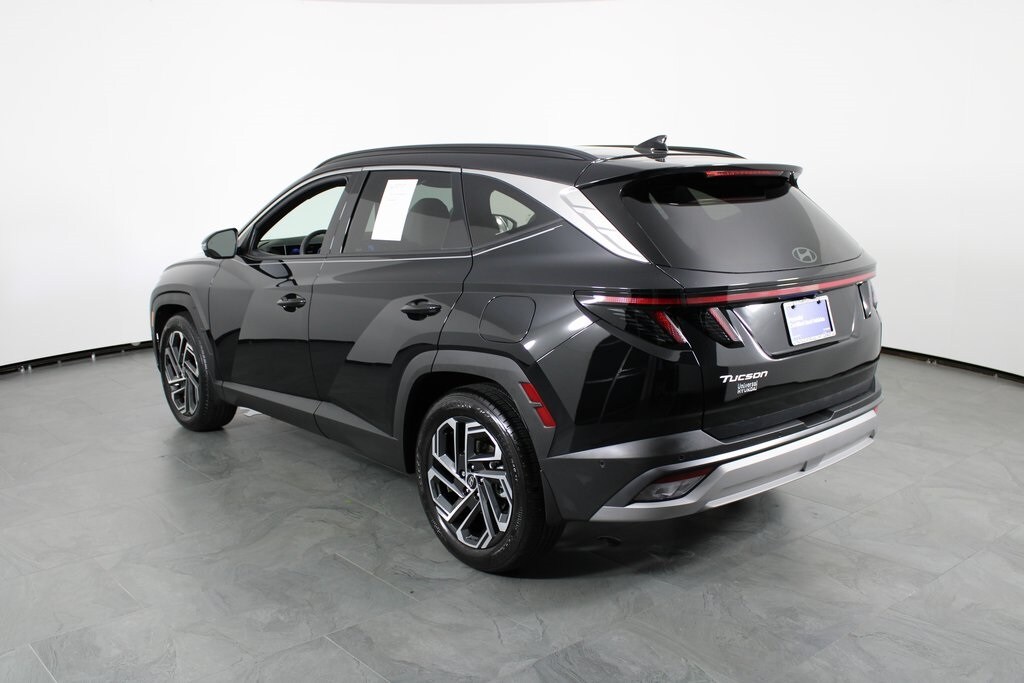 2025 Hyundai Tucson Limited photo 2