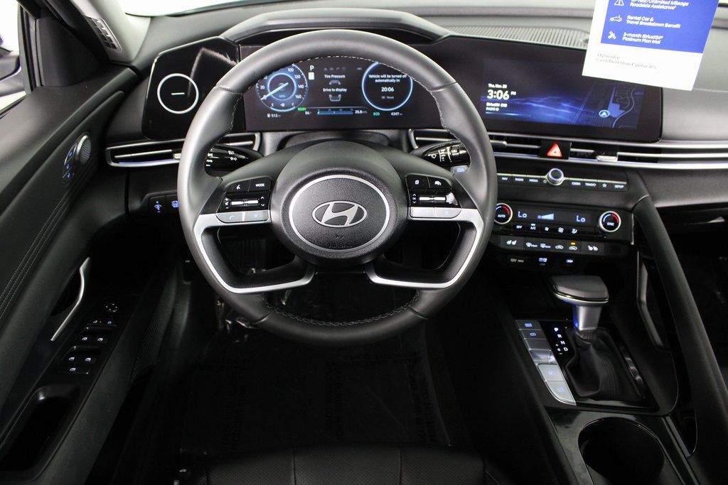 2025 Hyundai Elantra Hybrid Limited photo 3
