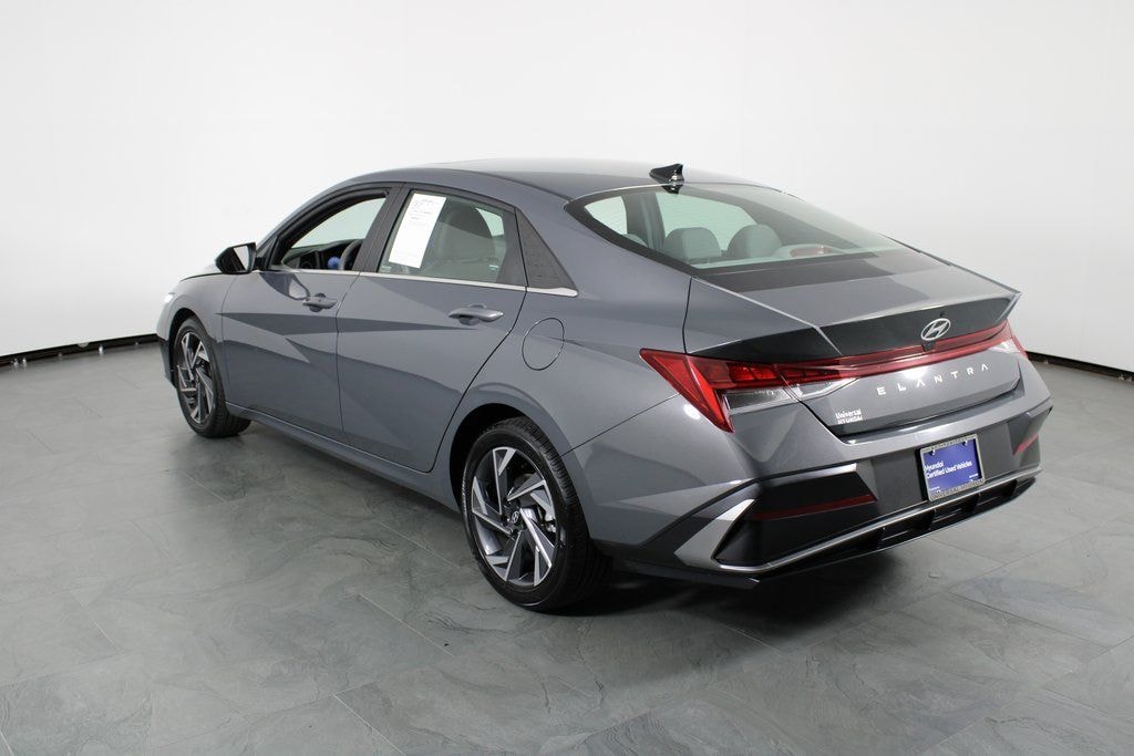 Certified 2025 Hyundai Elantra SEL Convenience Sedan