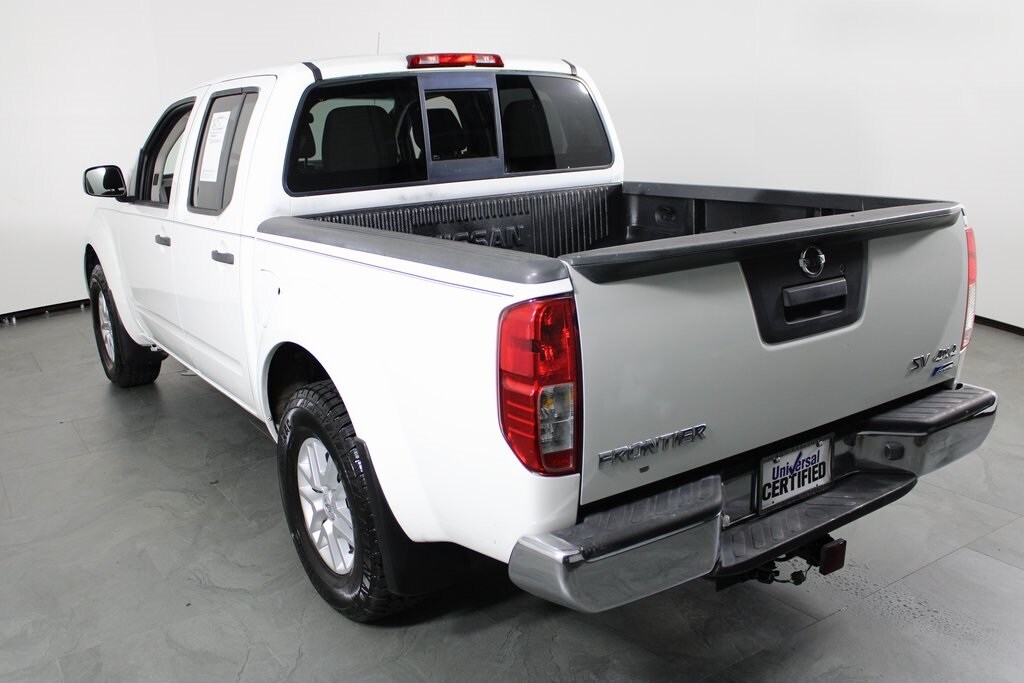 2017 Nissan Frontier SV photo 2