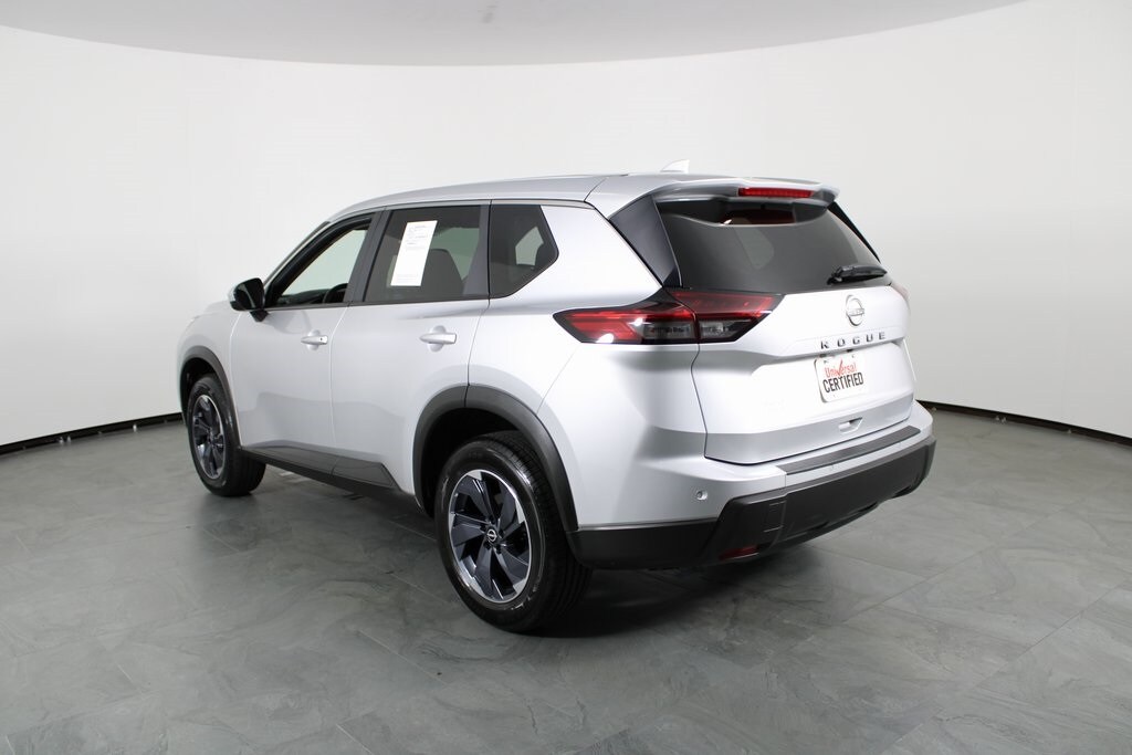 2025 Nissan Rogue SV photo 2