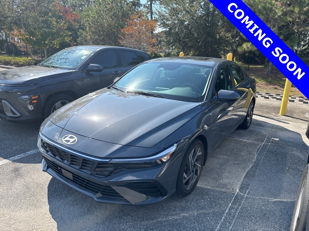 Used 2025 Hyundai Elantra Hybrid Limited Sedan