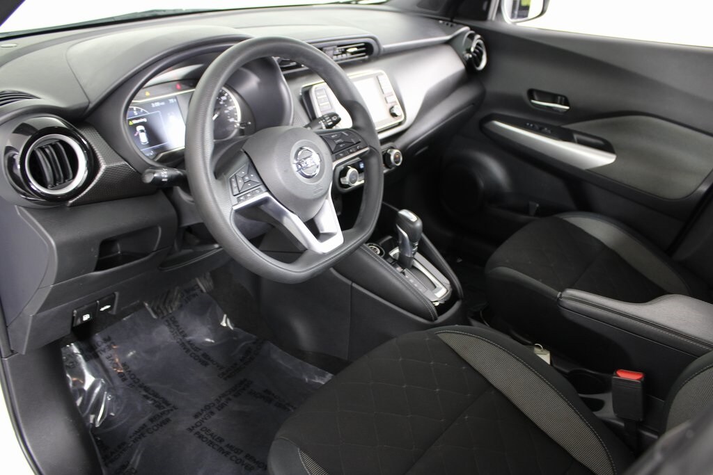2020 Nissan Kicks SV photo 2