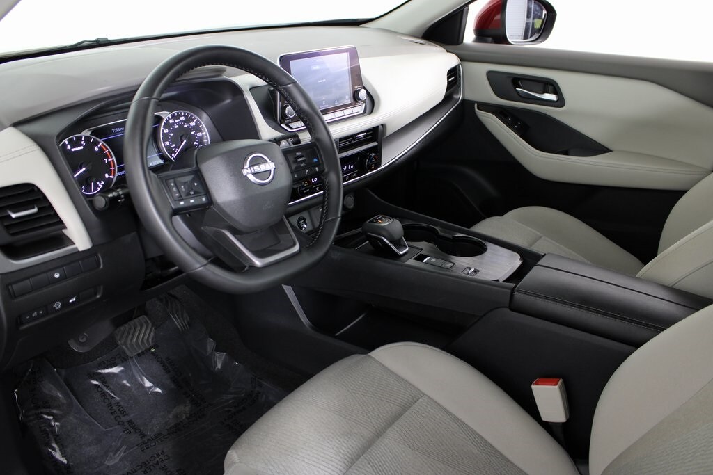 2025 Nissan Rogue SV photo 3