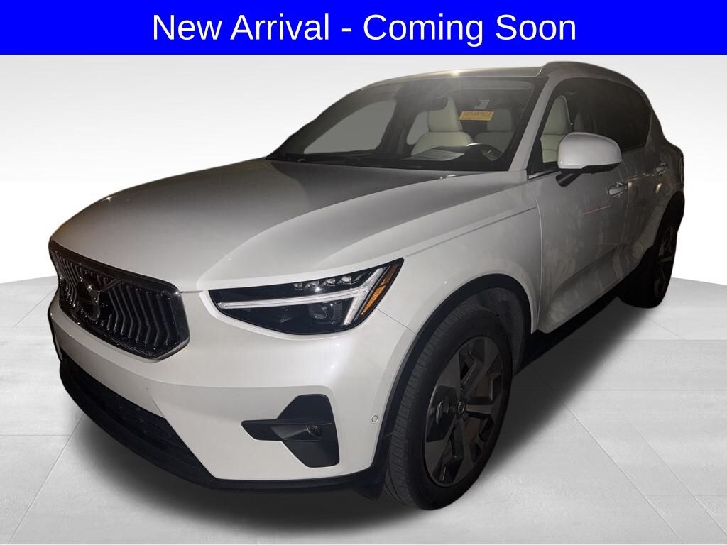Used 2025 Volvo XC40 B5 Plus Bright Theme SUV