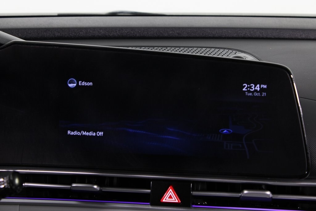 2022 Hyundai Elantra Limited photo 4