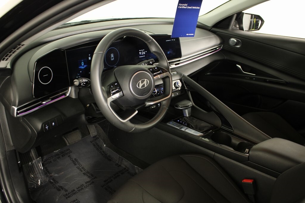 2024 Hyundai Elantra SEL Convenience photo 3