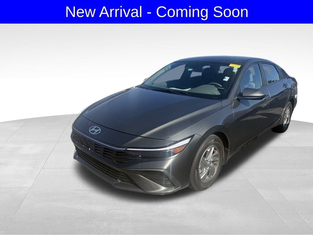 Used 2024 Hyundai Elantra SE Sedan