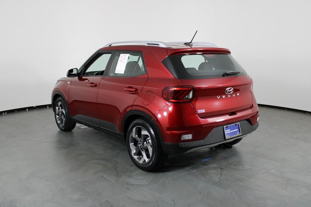 2024 Hyundai Venue SEL photo 2