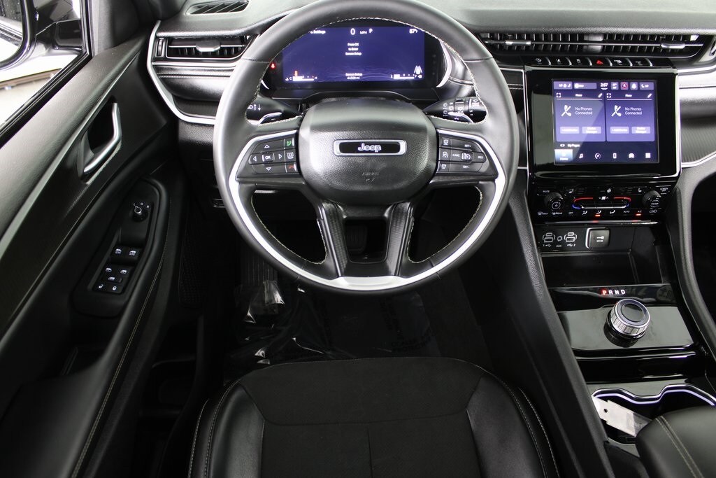 2023 Jeep Grand Cherokee Altitude photo 3