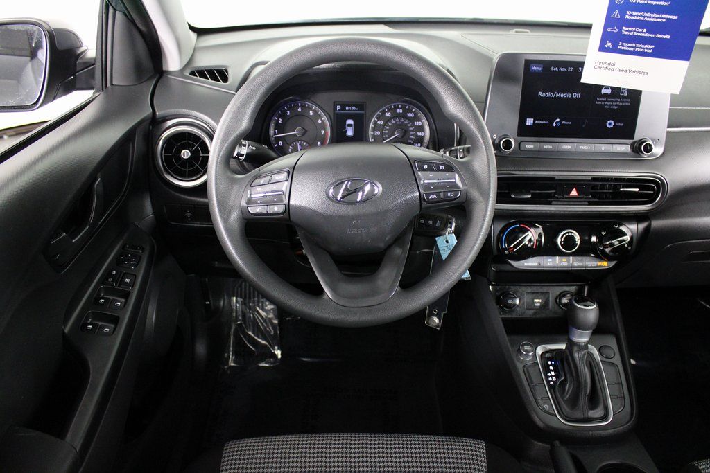 2023 Hyundai Kona SE photo 3