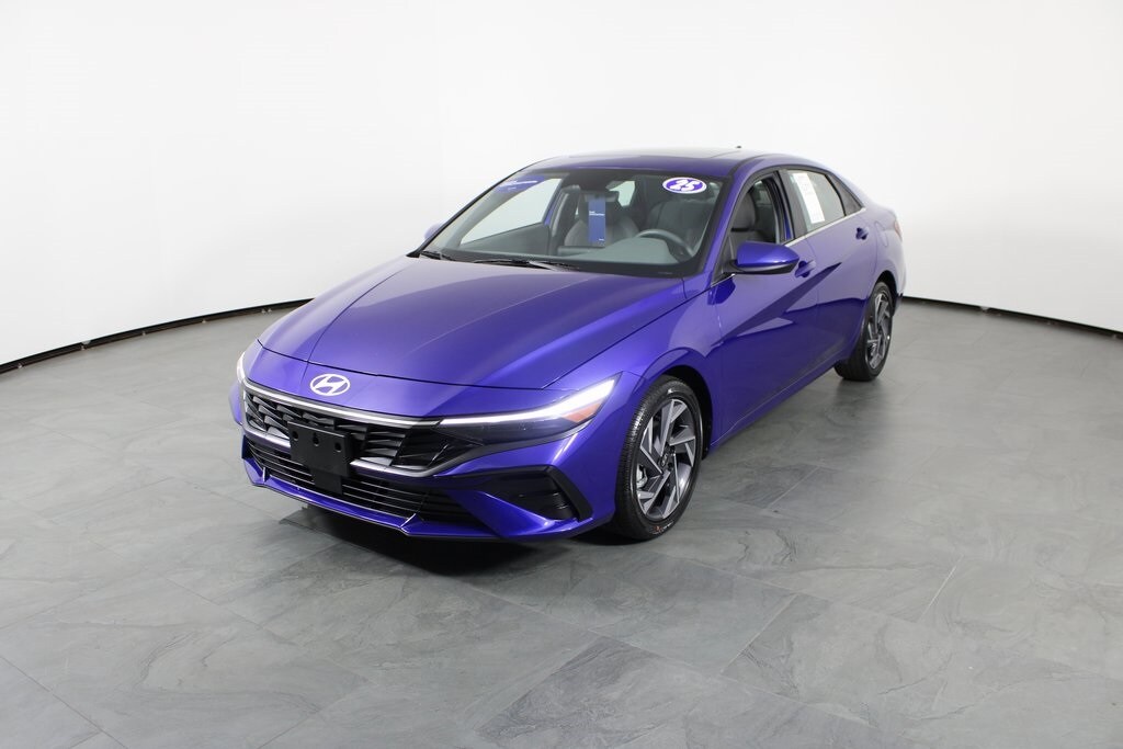 Certified 2025 Hyundai Elantra SEL Convenience Sedan