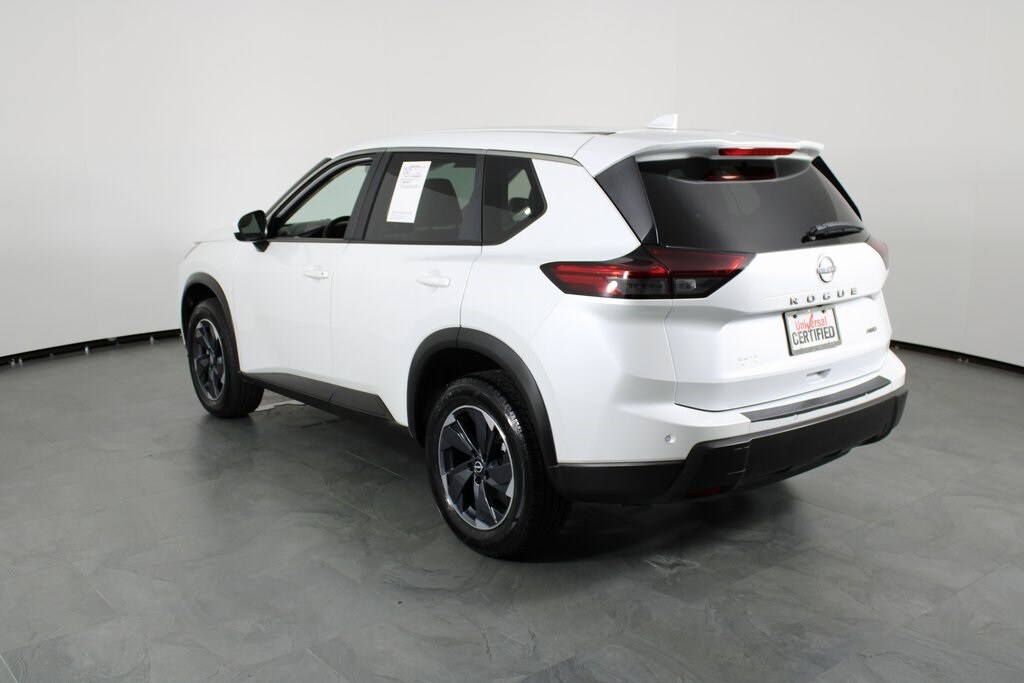 2025 Nissan Rogue SV photo 2