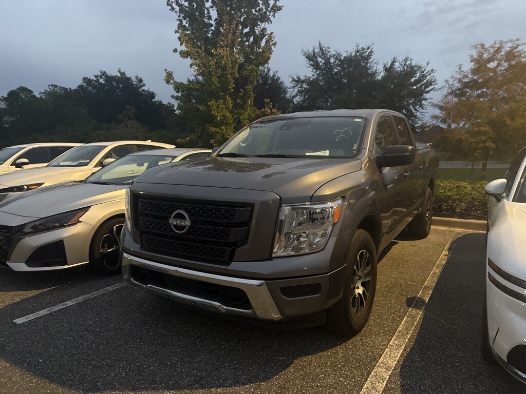 Used 2023 Nissan Titan SV Truck Crew Cab