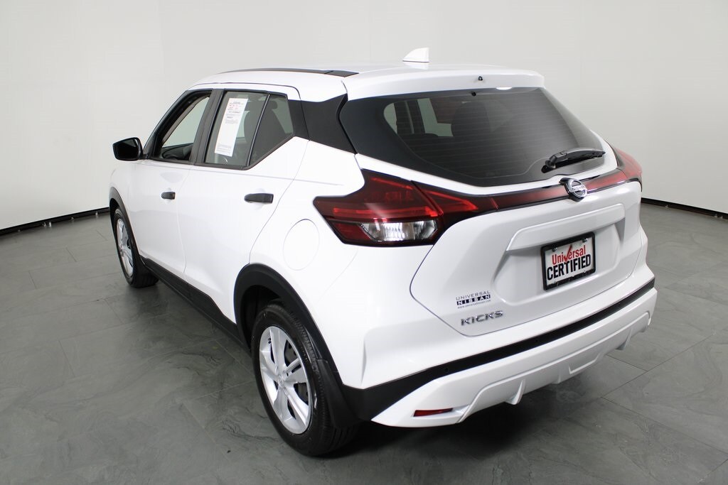 2021 Nissan Kicks S photo 2