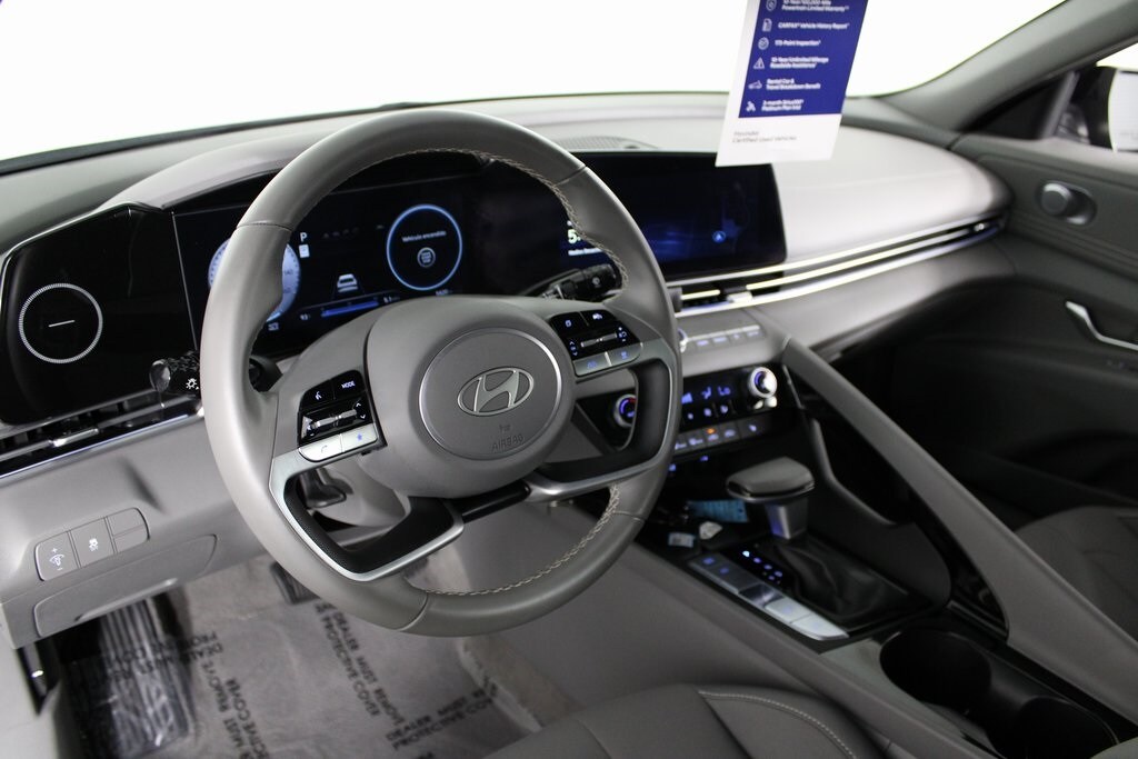 2025 Hyundai Elantra SEL Convenience photo 3