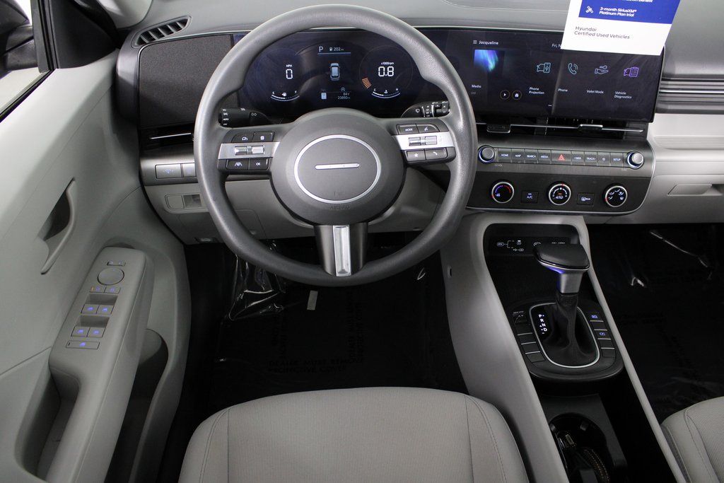 2024 Hyundai Kona SE photo 2