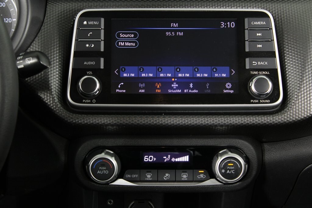 2020 Nissan Kicks SV photo 3