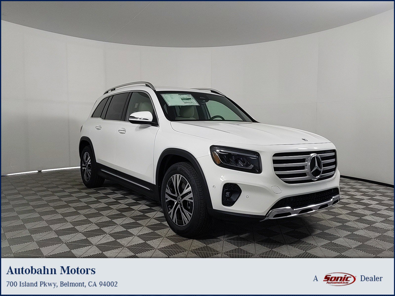 2024 Mercedes-Benz GLB Base's photo