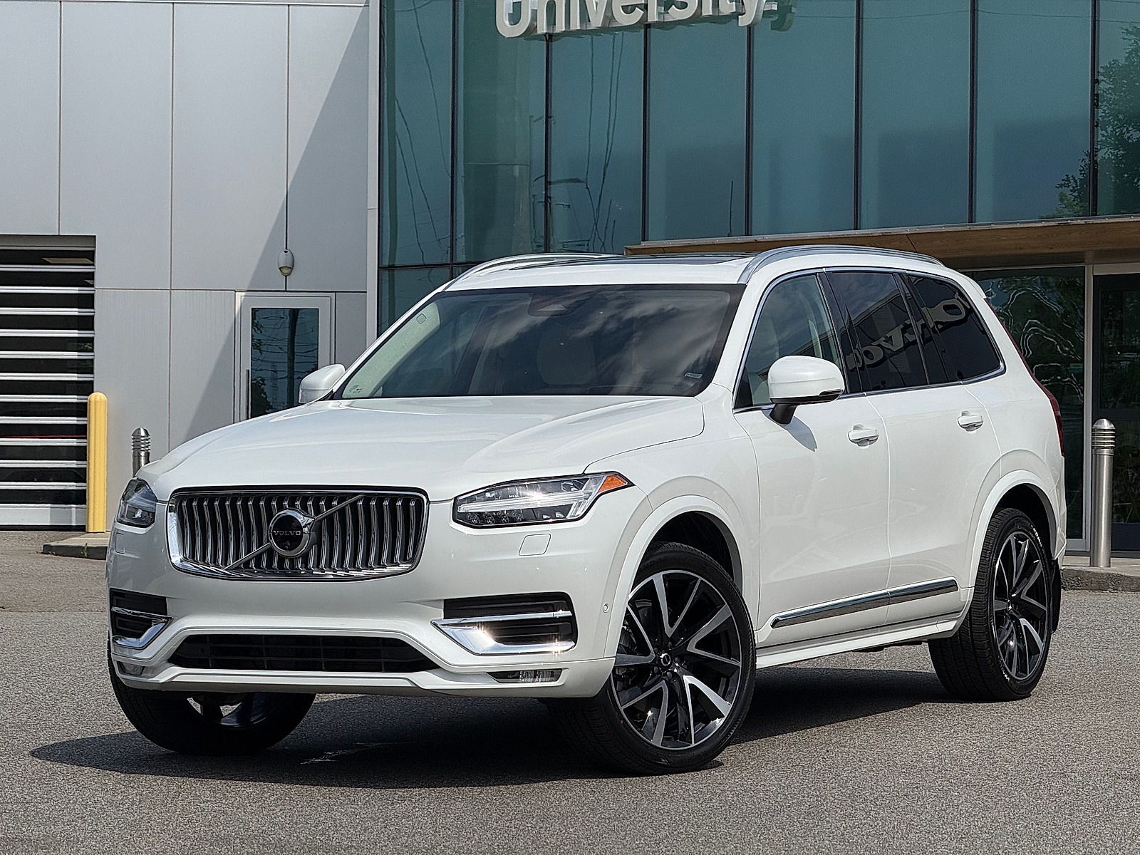2024 Volvo XC90 B6 Ultimate 6-Seater Bright theme 4WD's photo