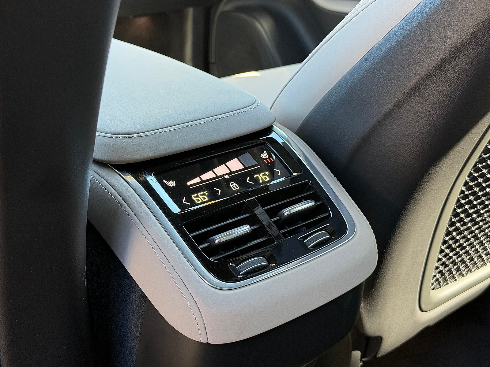 2026 Volvo XC90 Plus - Photo 20